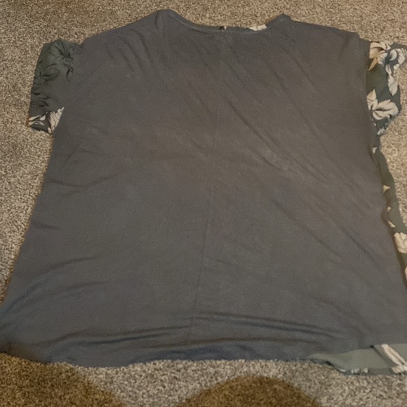 Maurice’s Floral Top - Picture 3 of 3